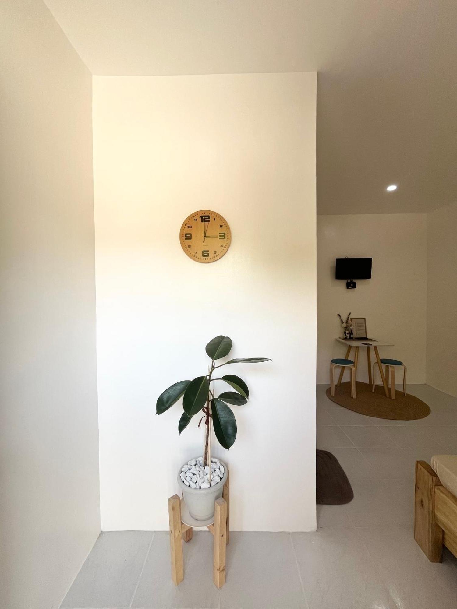 Sunnydale Apartelle -Room Accommodation Near Calatagan Beach Resorts Batangas Extérieur photo