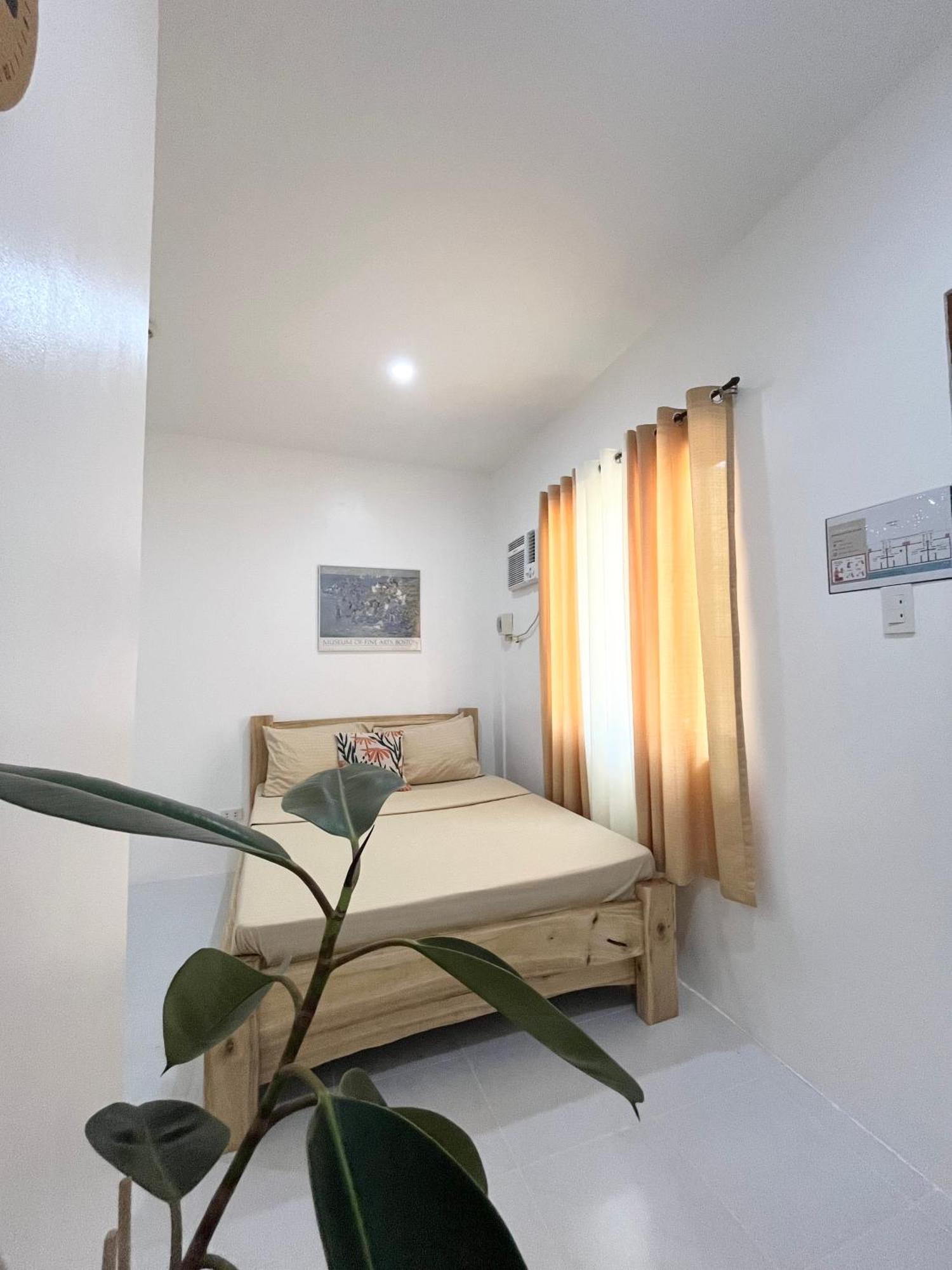 Sunnydale Apartelle -Room Accommodation Near Calatagan Beach Resorts Batangas Extérieur photo