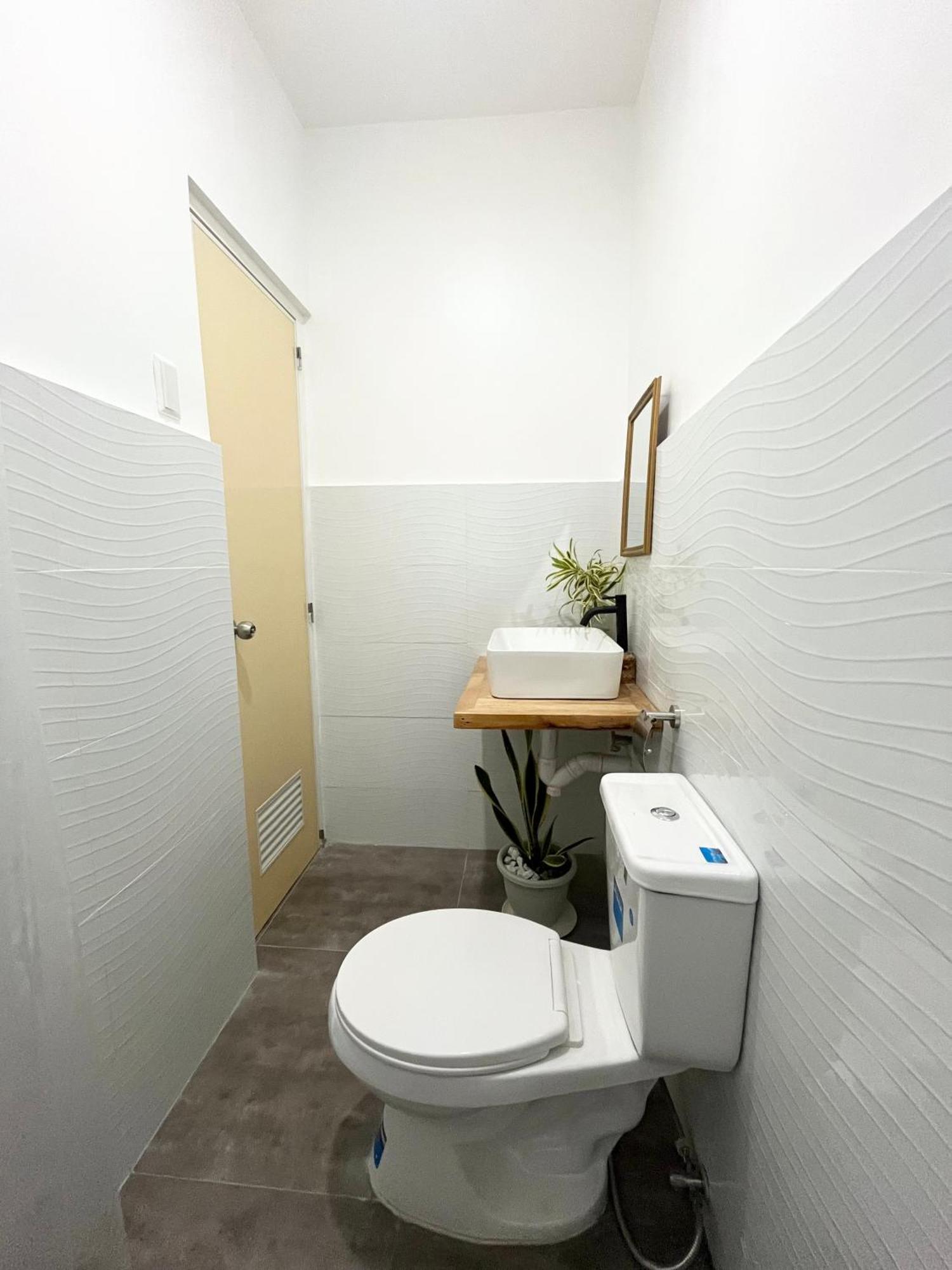 Sunnydale Apartelle -Room Accommodation Near Calatagan Beach Resorts Batangas Extérieur photo